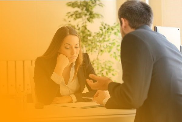 Vrouw-in-gesprek 12 tips for making difficult conversations easier.